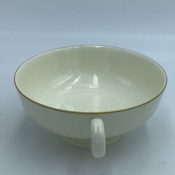 Vintage Wedgwood England Edme Two Handled Soup Bowl on Pedestal - Picture 6 of 10